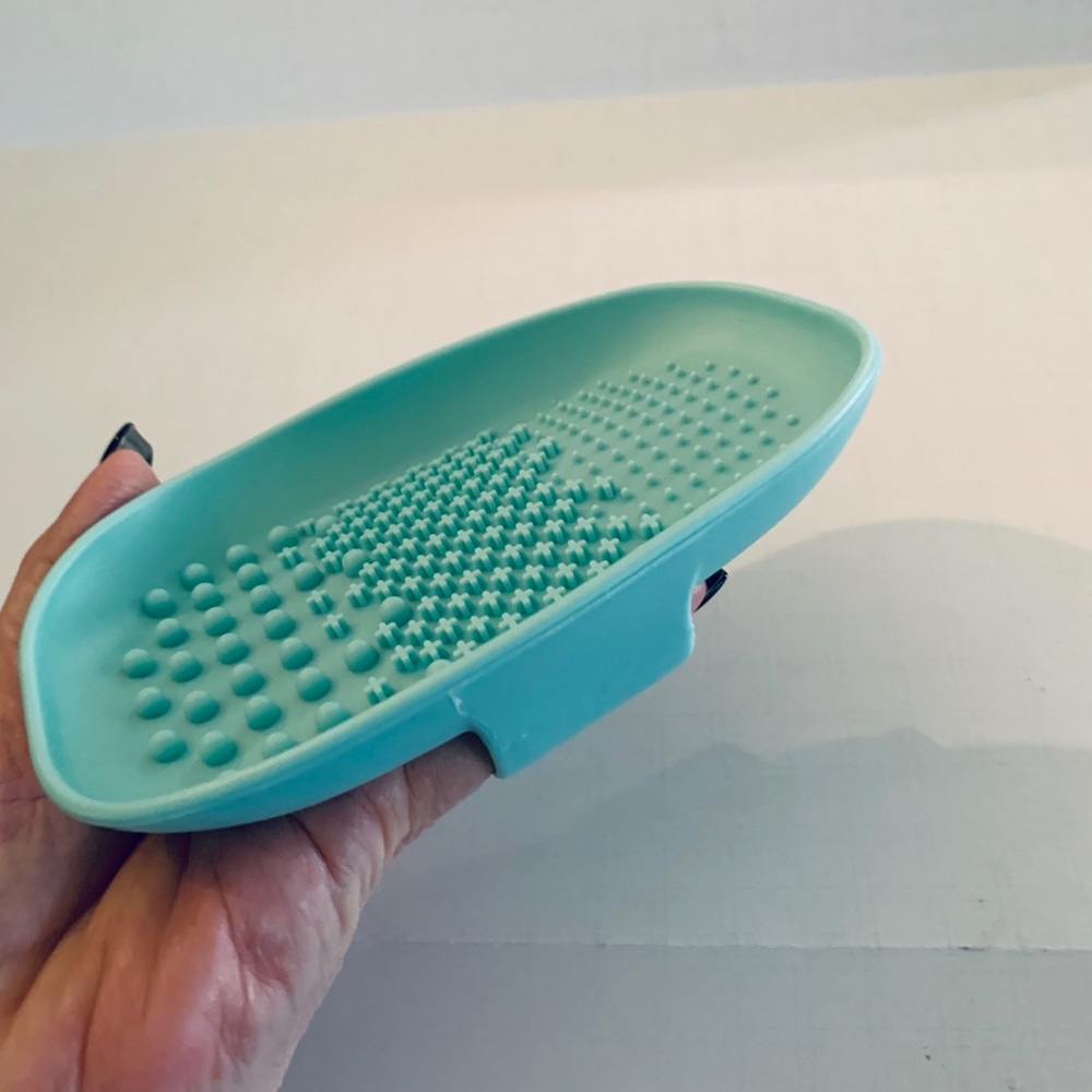 NEW Hand held makeup brush cleaner